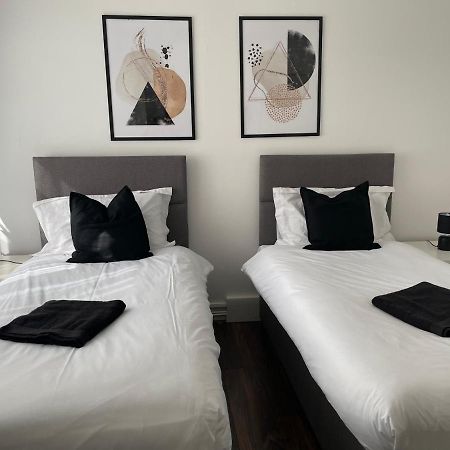 Lovely 2Bedroom 4Mins From Wimbledon Station ロンドン エクステリア 写真
