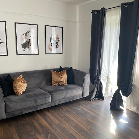 Lovely 2Bedroom 4Mins From Wimbledon Station ロンドン エクステリア 写真