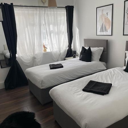 Lovely 2Bedroom 4Mins From Wimbledon Station ロンドン エクステリア 写真