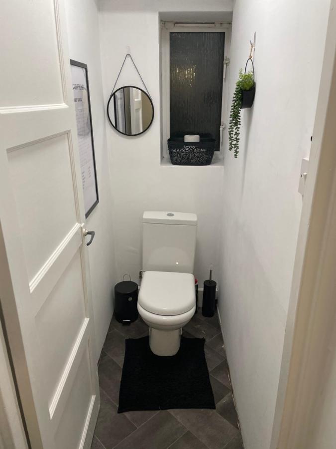 Lovely 2Bedroom 4Mins From Wimbledon Station ロンドン エクステリア 写真