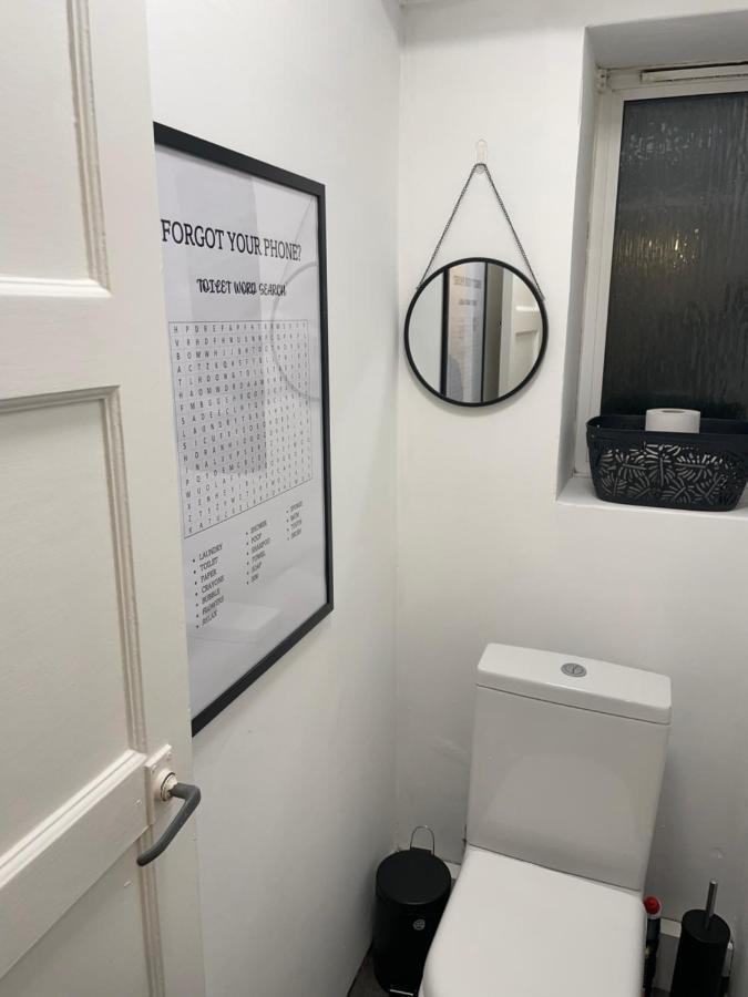 Lovely 2Bedroom 4Mins From Wimbledon Station ロンドン エクステリア 写真
