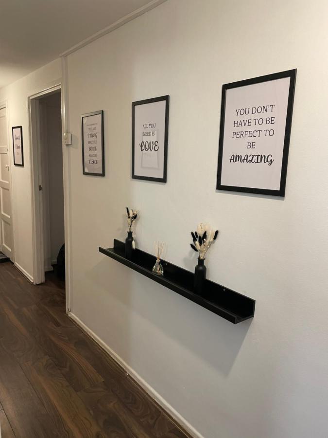 Lovely 2Bedroom 4Mins From Wimbledon Station ロンドン エクステリア 写真