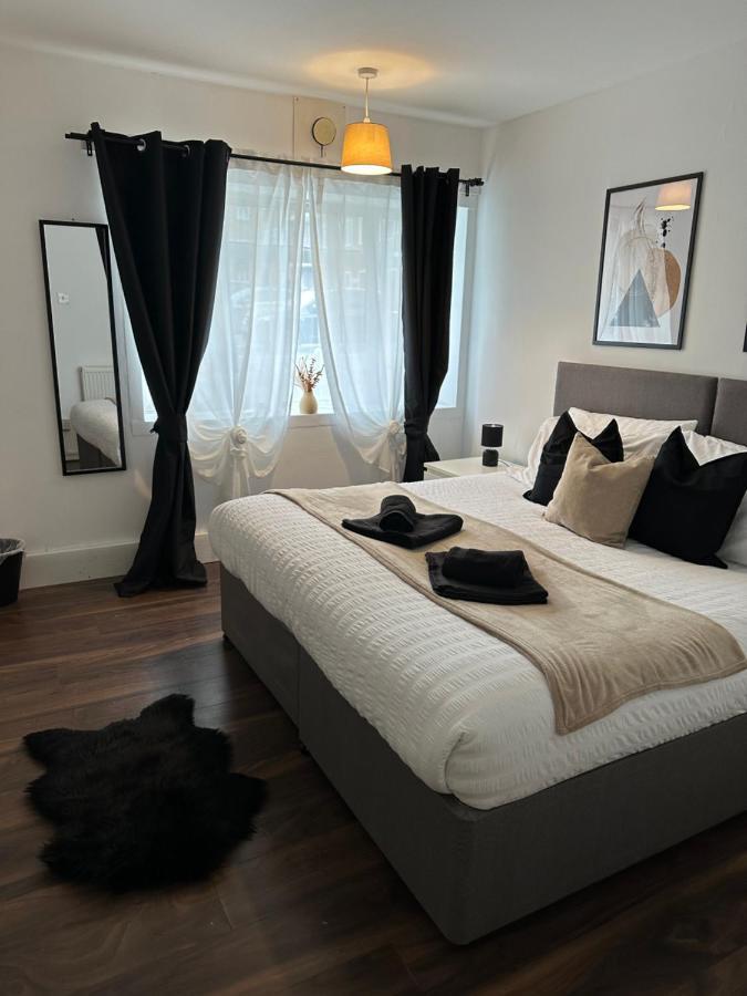 Lovely 2Bedroom 4Mins From Wimbledon Station ロンドン エクステリア 写真