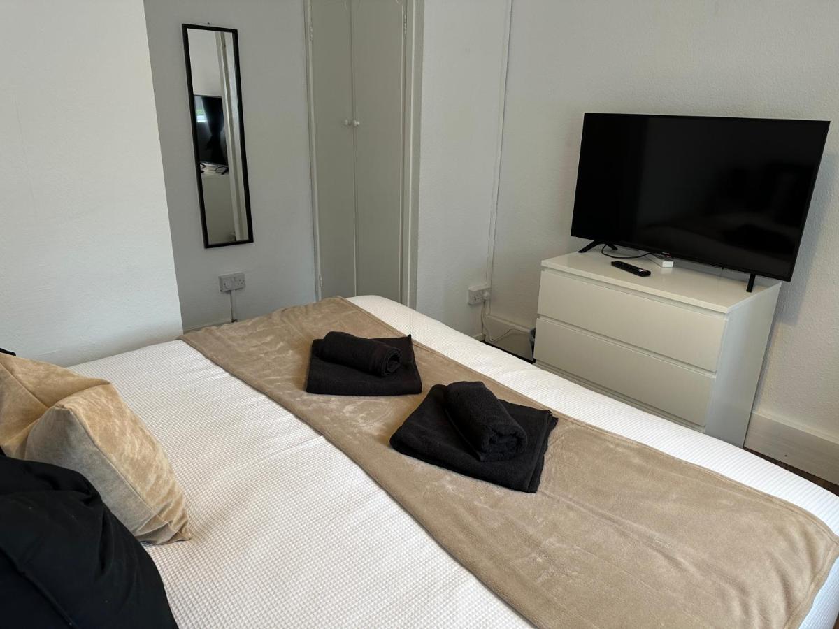 Lovely 2Bedroom 4Mins From Wimbledon Station ロンドン エクステリア 写真