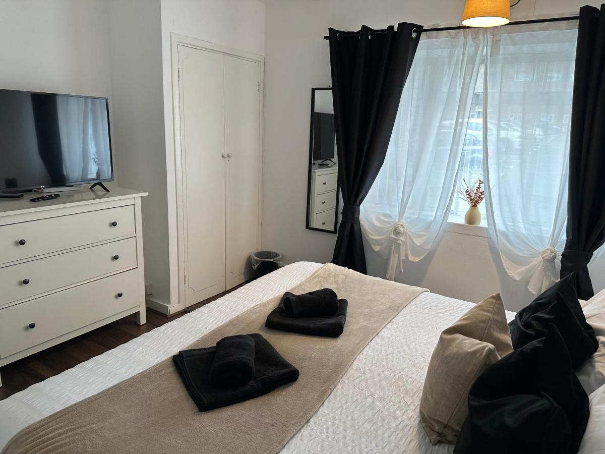 Lovely 2Bedroom 4Mins From Wimbledon Station ロンドン エクステリア 写真