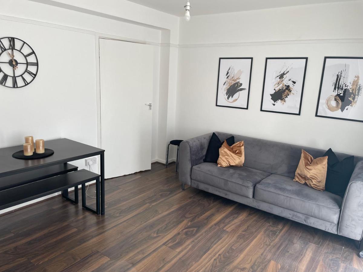 Lovely 2Bedroom 4Mins From Wimbledon Station ロンドン エクステリア 写真