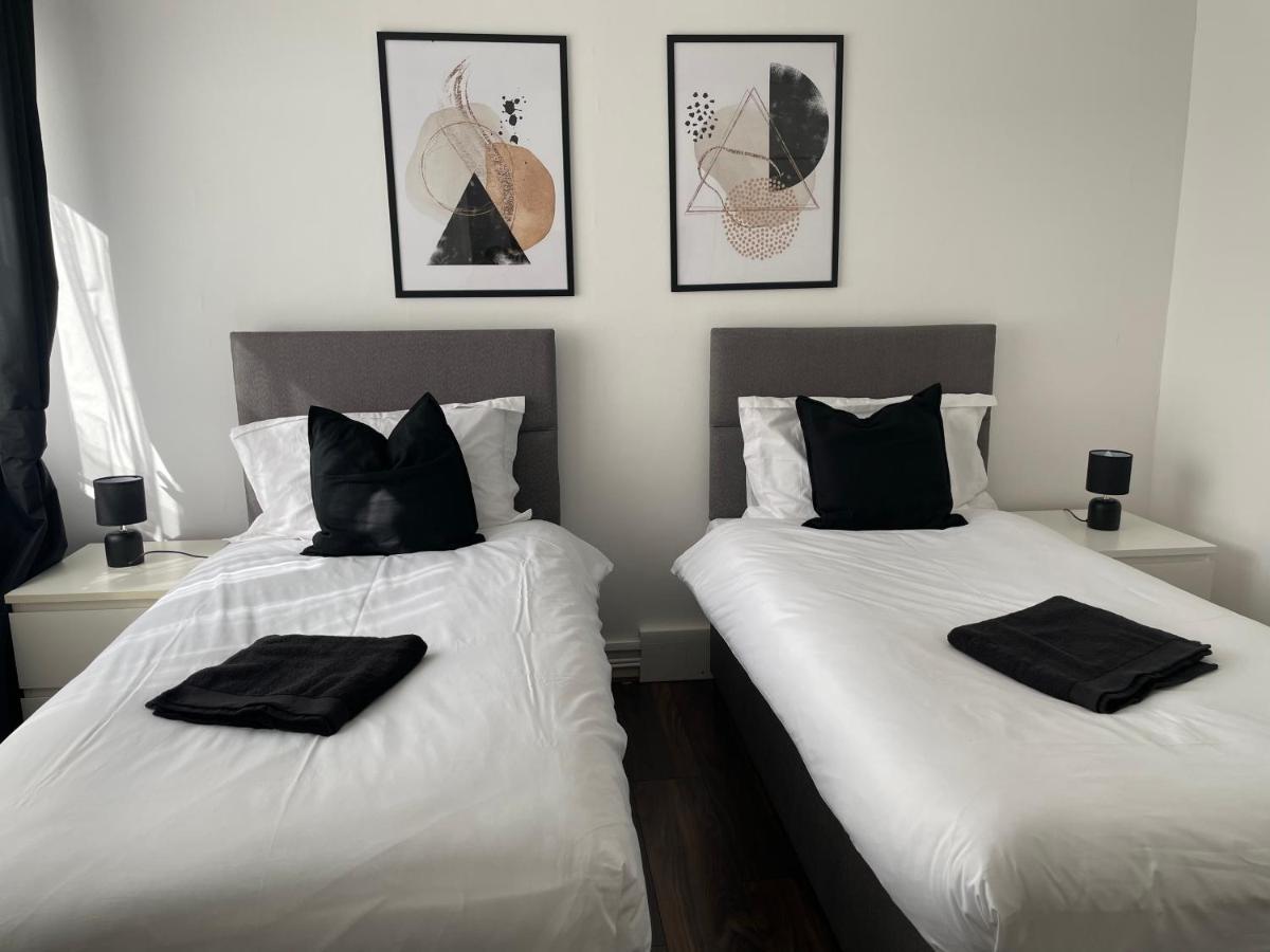 Lovely 2Bedroom 4Mins From Wimbledon Station ロンドン エクステリア 写真