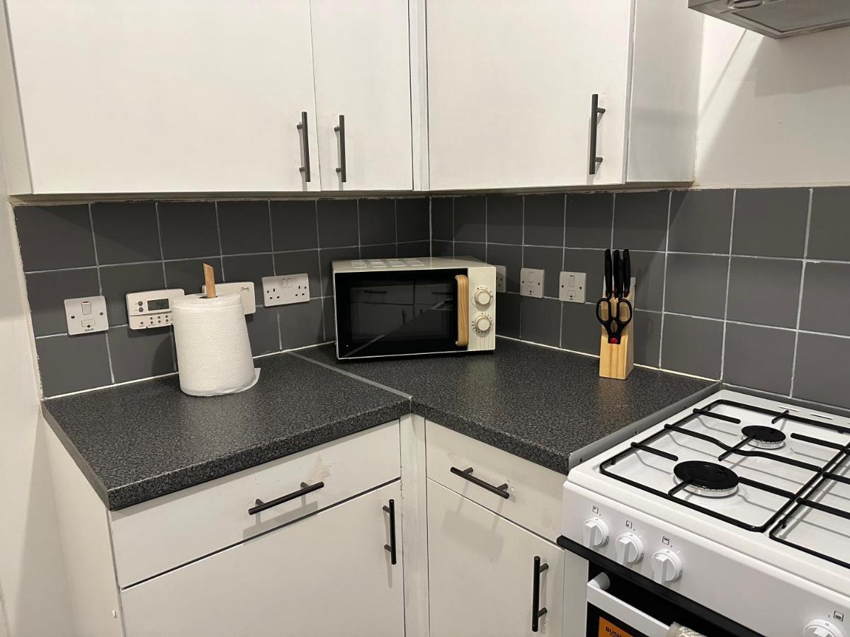 Lovely 2Bedroom 4Mins From Wimbledon Station ロンドン エクステリア 写真