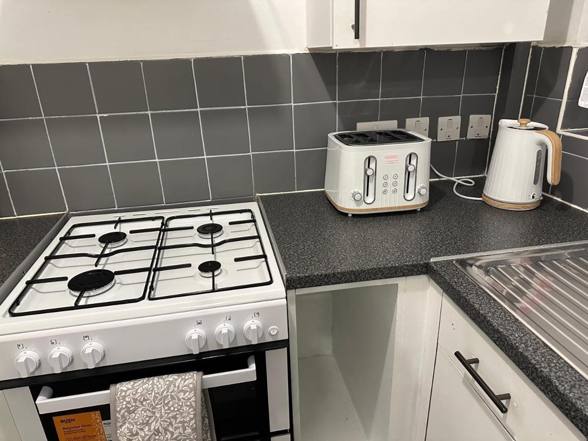 Lovely 2Bedroom 4Mins From Wimbledon Station ロンドン エクステリア 写真