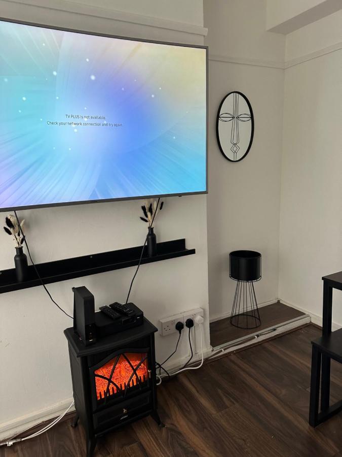 Lovely 2Bedroom 4Mins From Wimbledon Station ロンドン エクステリア 写真