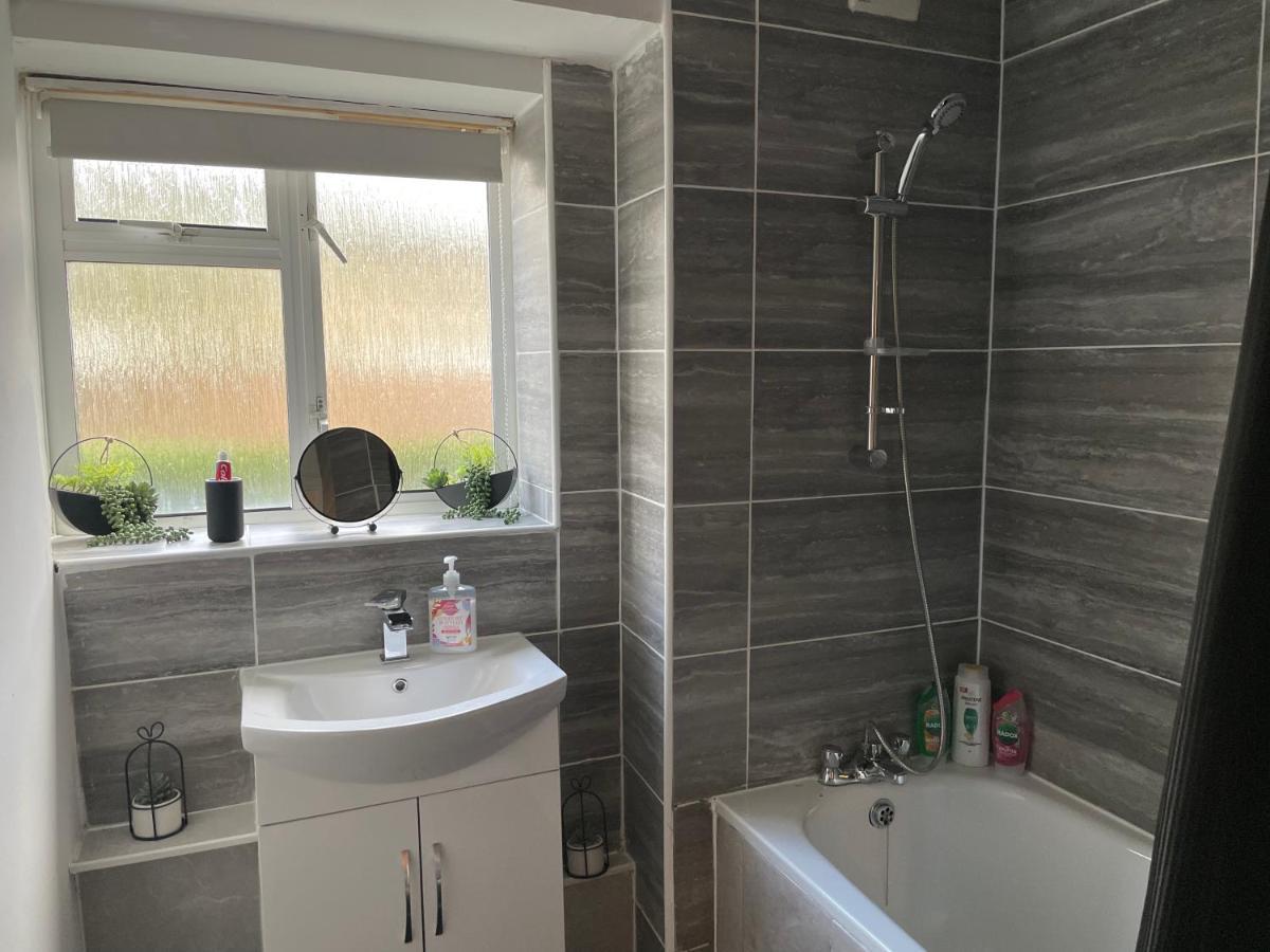 Lovely 2Bedroom 4Mins From Wimbledon Station ロンドン エクステリア 写真