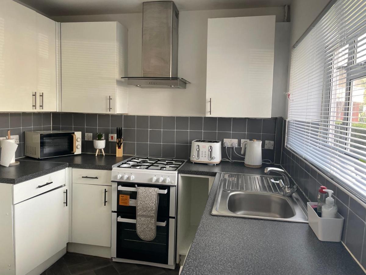 Lovely 2Bedroom 4Mins From Wimbledon Station ロンドン エクステリア 写真